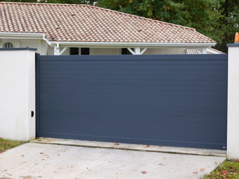 Ceownik do ogrodzenia panelowego – zastosowanie, montaż, 